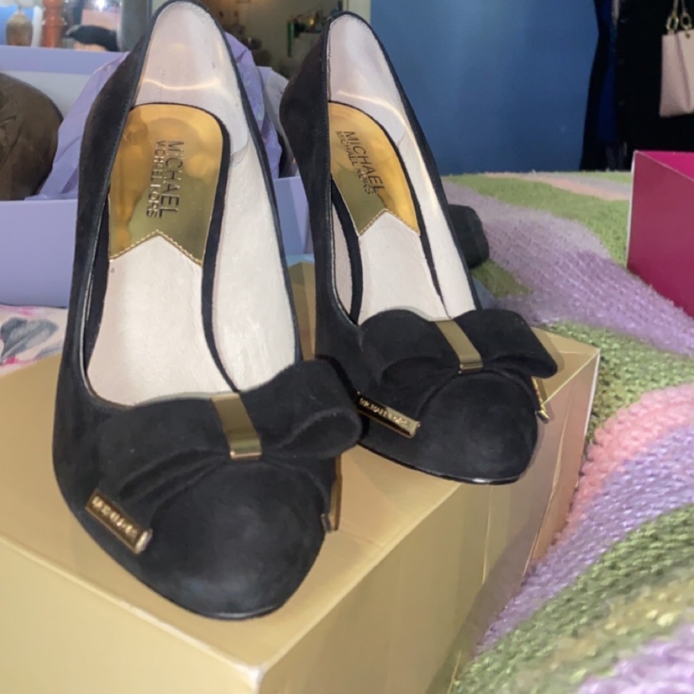 mk 6.5 velvet heels